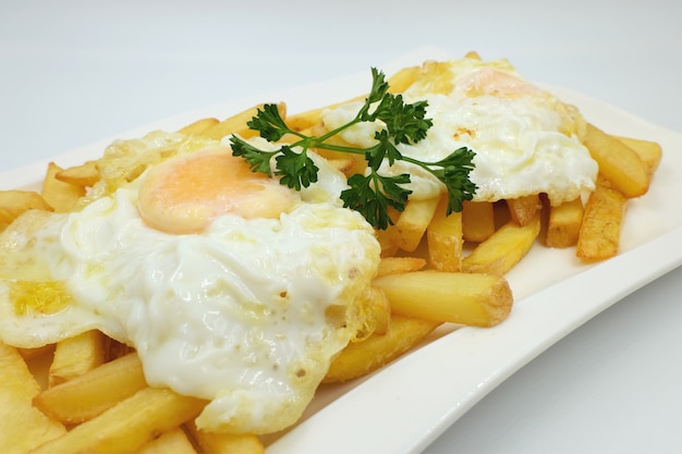 Huevos fritos con patatas