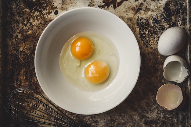 Huevos de gallina cruda