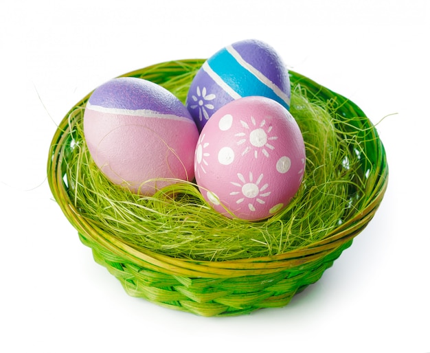 Huevos de Pascua aislados en blanco