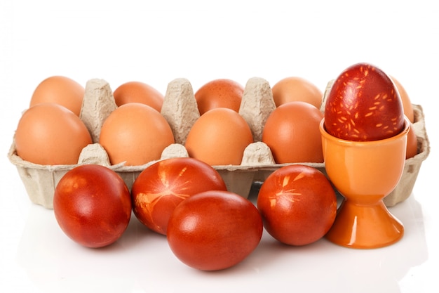 Huevos de pascua en blanco