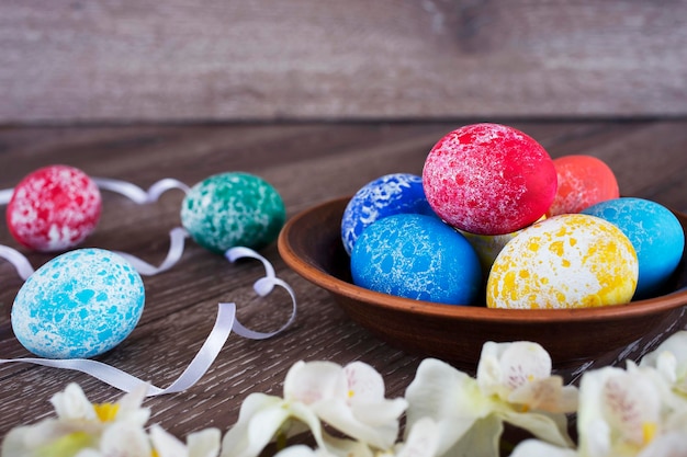 Foto huevos de pascua de colores