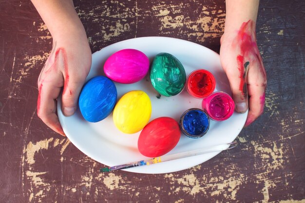 Huevos de Pascua coloridos.