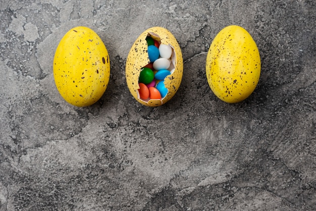 Huevos de pascua con dulces