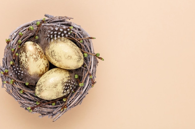 Huevos de Pascua en el nido Tarjeta de felicitación de primavera xA