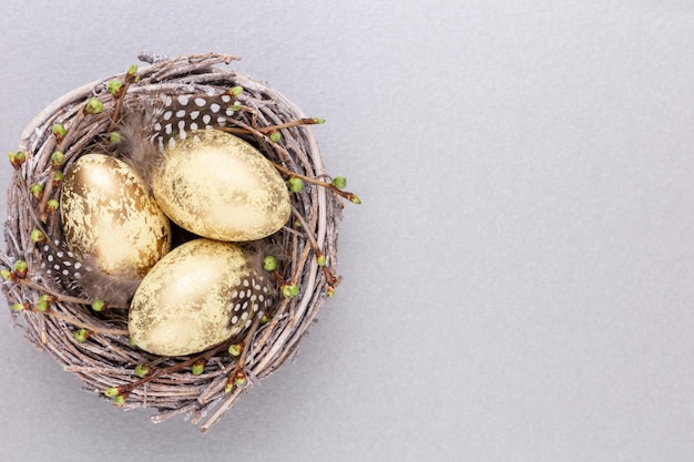 Huevos de Pascua en el nido Tarjeta de felicitación de primavera xA