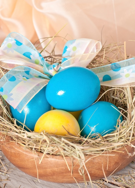 Huevos de Pascua en el nido