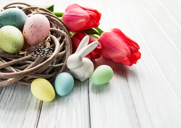 Huevos de Pascua en el nido