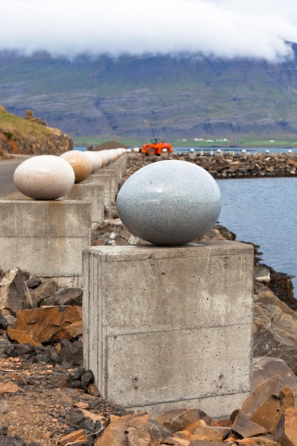 Los huevos de piedra de Merry Bay Djupivogur Islandia