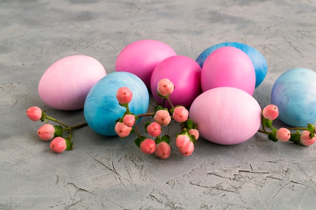 Huevos pintados de colores. Un placer para la Pascua.