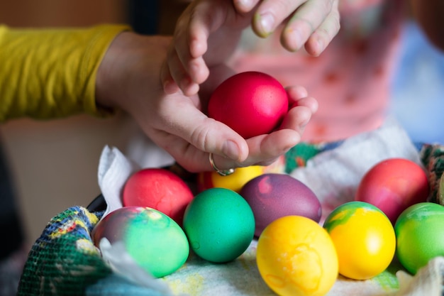 huevos pintados el dia de pascua