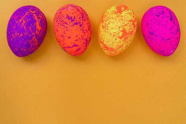 Foto los huevos pintados son un símbolo de la tradicional fiesta cristiana de la pascua.