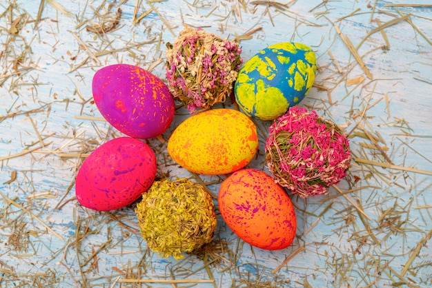 Los huevos pintados son un símbolo de la tradicional fiesta cristiana de la Pascua.