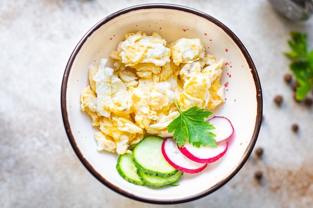 huevos revueltos fritos scrumble desayuno fresco orgánico plato saludable comida sana