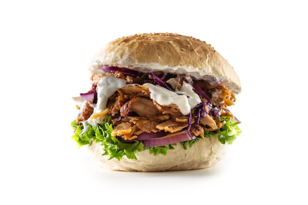 Huhn isolierter Kebab-Burger sieht lecker aus und wird mit saftigem Gemüse und leckerer Mayonnaise serviert