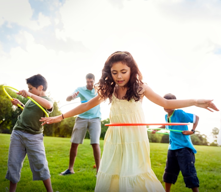 Foto hula-band, das nettes draußen freizeit-konzept genießt