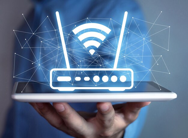 Humano mostrando um roteador Wi-Fi e uma rede