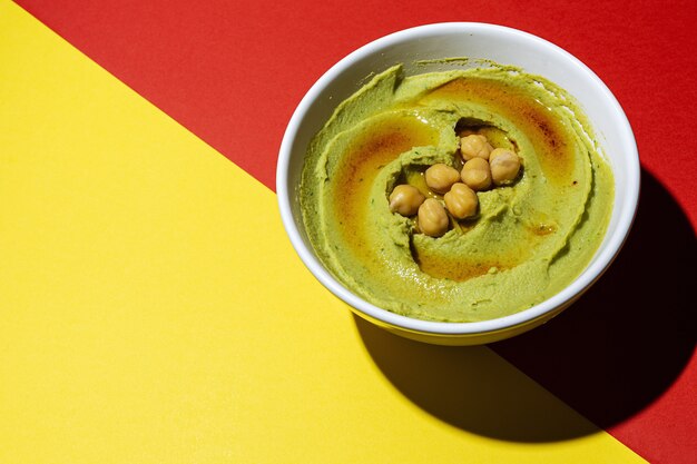 Hummus casero de aguacate y garbanzos