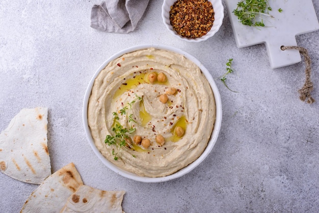 Hummus de garbanzos y pan de pita