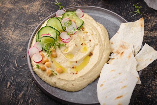 Hummus de garbanzos y pan de pita