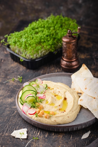 Hummus de garbanzos y pan de pita