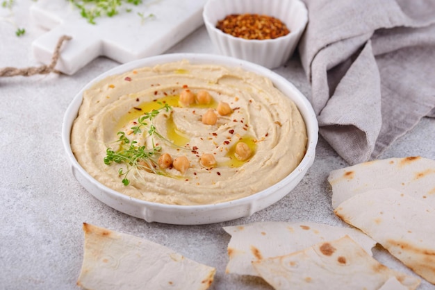 Hummus de garbanzos y pan de pita