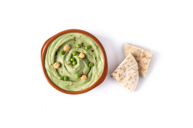 Hummus de guisante verde aislado