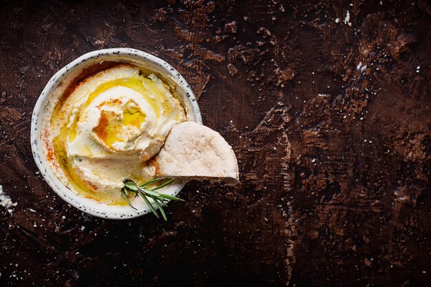 Hummus mit Oliven
