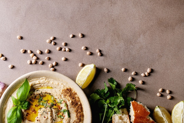 Hummus mit Olivenöl