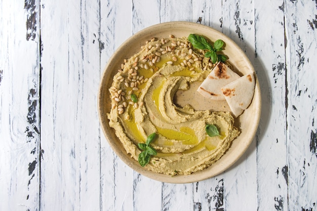 Hummus con nueces.