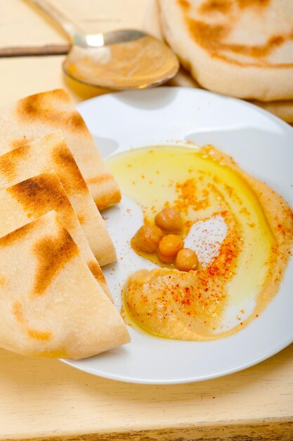 Hummus con pan de pita