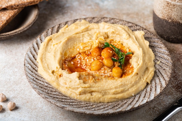 Hummus con pan tostado Merienda saludable Comida vegetariana Hummus de garbanzos