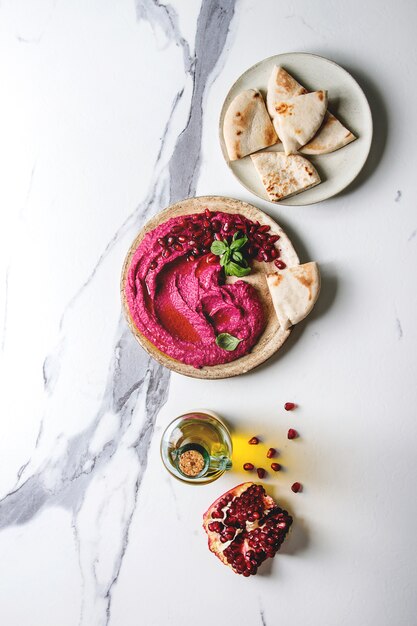 Hummus de remolacha con nueces.