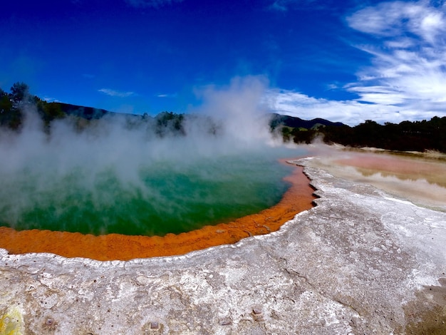 Foto humo en el agua.