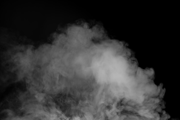 Foto humo blanco con nube de fondo negro