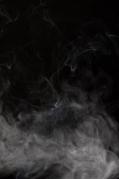 Foto humo con fondo negro