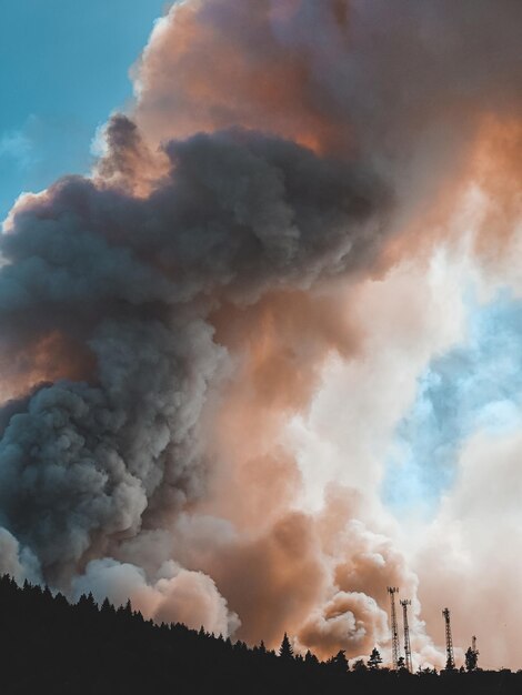 Foto humo de fuego