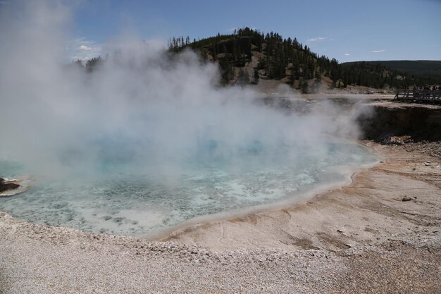 El humo que emite el geyser