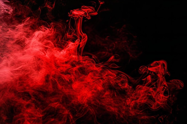 Humo rojo sobre un fondo negro Fondo del humo de vape