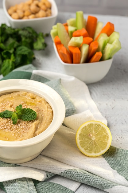 Foto humus de garbanzo hecho en casa.