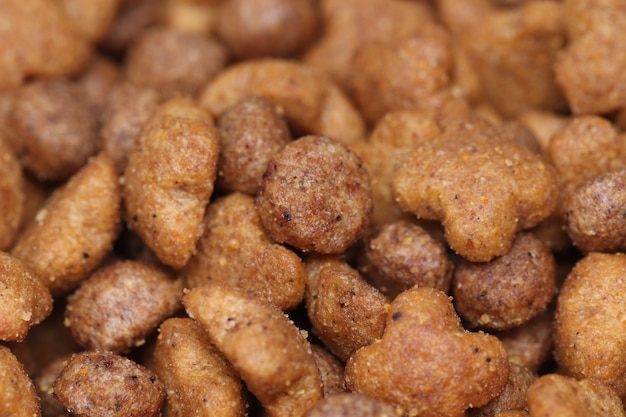 Hund Haustier Snack braune Katze Katze Futter Huhn leckeres Essen Gourmet Körner Körner isoliert gesunde Makro Makro Fotografie Mahlzeit Fleisch gemischte Ernährung Tiernahrung