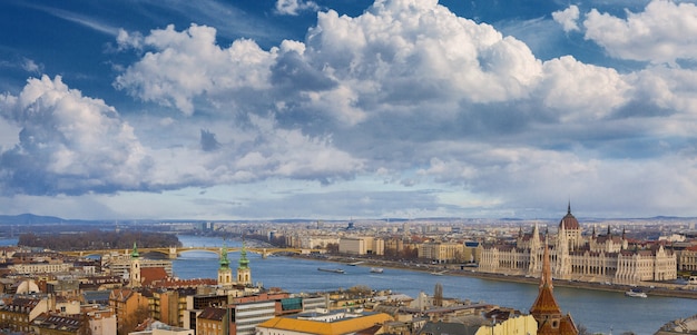 Hungria, budapeste, parlamento, vista do rio danúbio