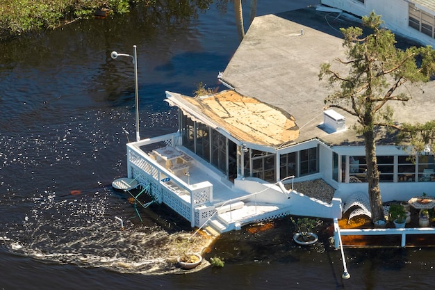 Hurrikan Ian überschwemmte Häuser in Wohngebiet in Florida Naturkatastrophe und ihre Folgen