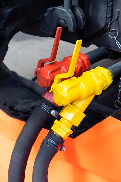 Foto hydraulic lines with red and yellow cranes environments on railway maintenance train