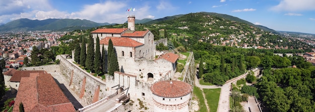 Hyperpanorama des gesamten architektonischen Komplexes des Schlosses in Brescia