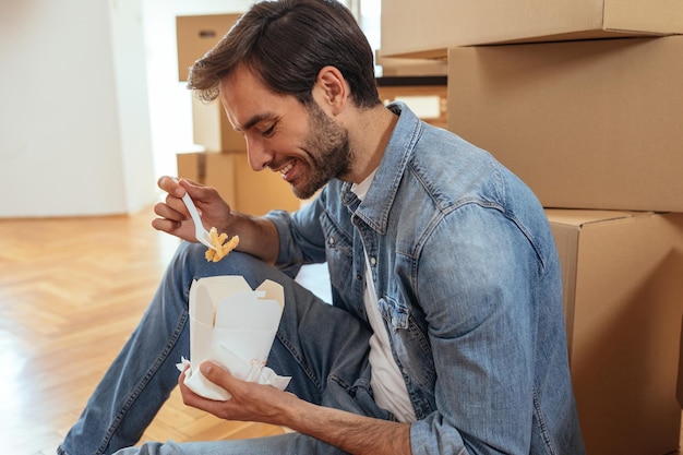 I39m emocionado de desempacar pero el almuerzo primero