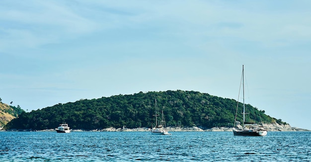 Foto iate no mar verão na tailândia phuket