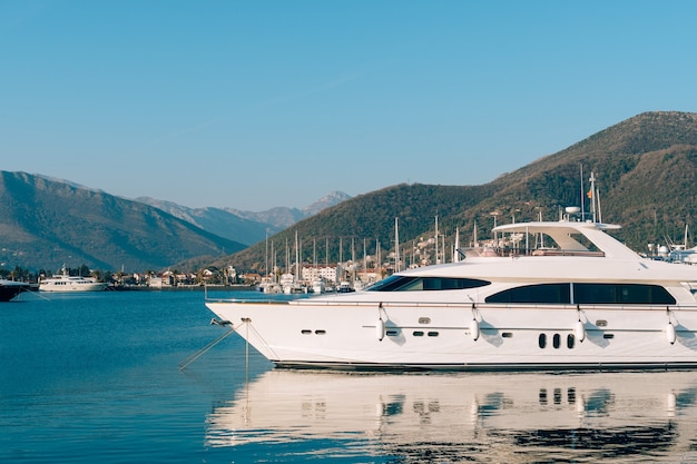 Iate porto montenegro elite área de tivat