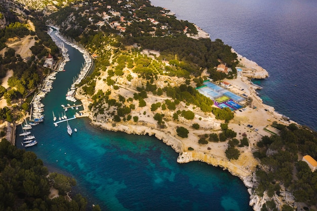 Iates brancos em Calanque de Port Miou