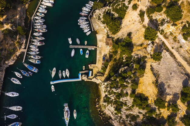 Iates brancos em Calanque de Port Miou