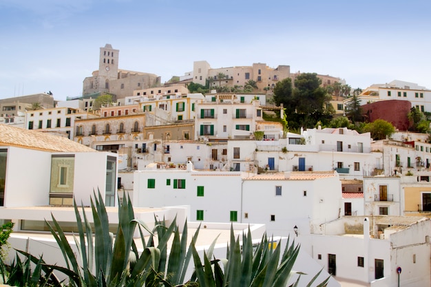 Ibiza blanca isla balear pueblo dalt vila centro